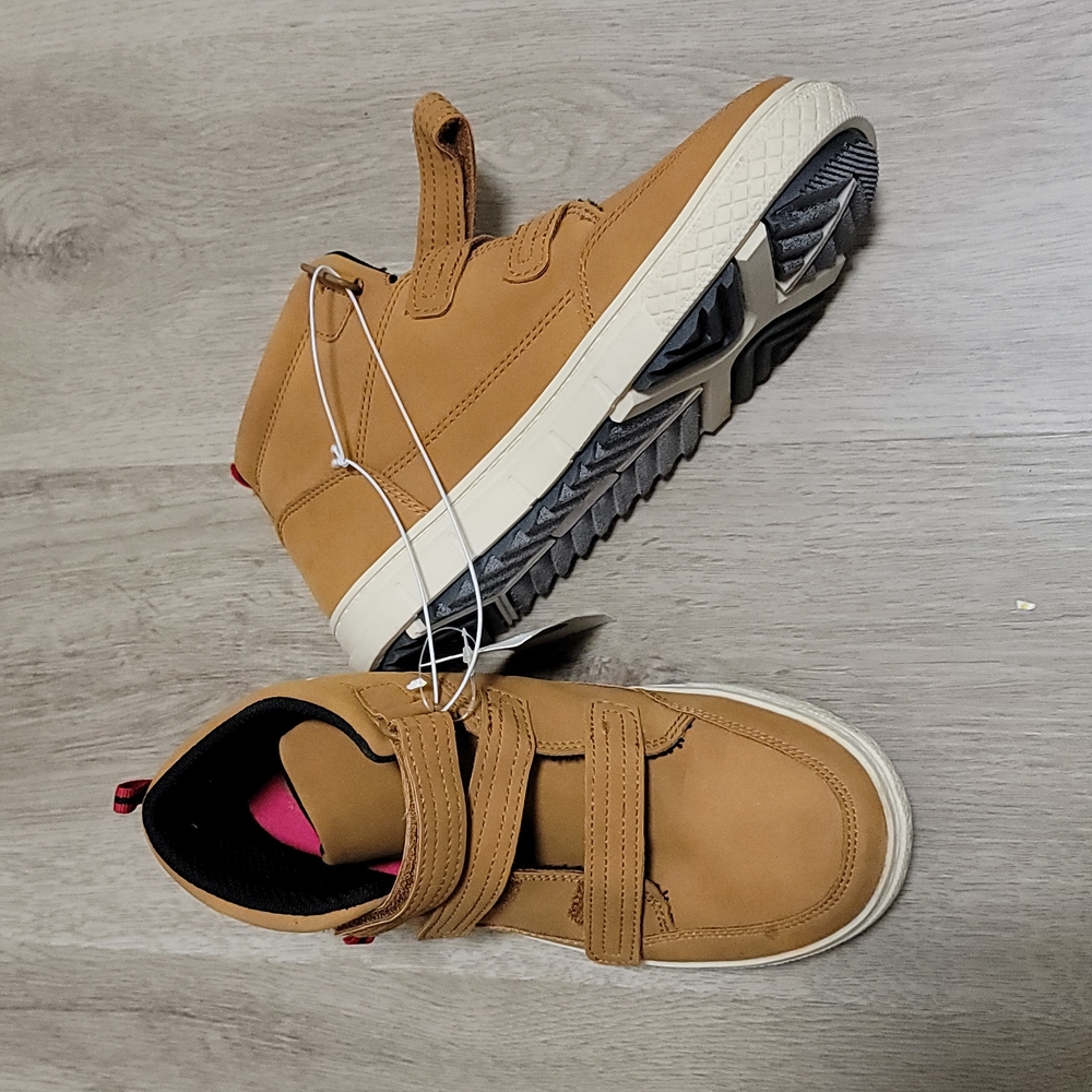 Cat & Jack NWT Boys Wheat Hightop Sneakers Size 3